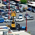 Prosegue il montaggio della catenaria (o linea di contatto) che alimenterà i tram della linea 1 in zona Brancaccio. In queste immagini di Alessandro Gallo, viene documentata la posa dei cavi  fra via P....