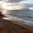 Ed eccoci da un eccesso all’altro e mentre il giornale la Repubblica parla della spiaggia della Crocicchia come la spiaggia piu’ sporca di tutto il litorale palermitano, nessuno parla di quella dei “Crastonelli”...