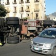 [Brevi]Ferito e sotto shoc il conducente del tir S.K. rumeno di 29 anni che ieri mattina si è ribaltato in Piazza XIII vittime. L’uomo è stato trasportato al Civico dove i medici hanno...