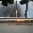 Vigili del fuoco in azione per spegnere un incendio divampato sull’ autostrada A19 Palermo-Catania, nel tratto di strada tra il bivio di Villabate e l’uscita per via Giafar, in direzione Palermo, che si...