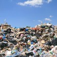Nell’attesa di conoscere le nuove disposizioni del governo regionale i rifiuti rimarranno per strada, con tutte le conseguenze del caso.