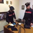 Pistola, passamontagna e fascette: bloccato prima una rapina in via Roccella
I carabinieri hanno notato un furgone sospetto per le vie del Villaggio Santa Rosalia. Il conducente dopo aver tentato la fuga è sceso dal mezzo ed è scappato a piedi abbandonando per strada tutto l'occorrente per il colpo. L'uomo è stato bloccato dai militari“