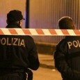 Gli aggressori fuggono su uno scooter