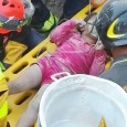 Il salvataggio di una bambina a Pescara del Tronto, la piccola era sotto le macerie da 15 ore.