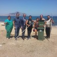 Spiaggia della Bandita invasa dalla spazzatura In azione gli operatori reset