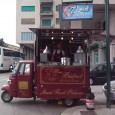 Ape trasformata con kebab, pane e milza e street food