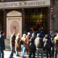 Come ogni anno dal 1902, in ocasione dell’Epifania , gli amici dell’Antica Focacceria San Francesco di Palermo hanno offerto focacce e cibo da strada agli indigenti. Un esempio di solidarietà pizzofree da una...