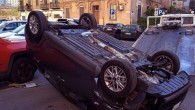 I due giovani a bordo dell'auto sono rimasti feriti
