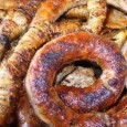 Non solo salsiccia e sfince, ma anche prodotti a km0 come granite, miele e drink saranno alcuni dei protagonisti di Grisì in Festa. Non mancherà nemmeno la musica: divertimento assicurato col live show "I quaranta che ballano 90" e si balla con Donatella dj set.