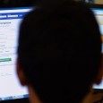 Linea dura della Cassazione: su Facebook si applica la stessa aggravante prevista per la diffamazione a mezzo stampa. Lo dice una nuova sentenza.