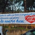 “Medici e infermieri, grazie”,scritta davanti Covid Hospital Sanitario, "al di là della retorica, grazie. Chiunque voi siate"