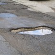 Brutta avventura nella tarda serata di oggi per un 24 enne, caduto dal motorino per colpa di una buca stradale in via San Martino all’altezza della Via Parini a Ficarazzi. Il motociclista Marco...