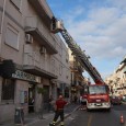 Oggi pomeriggio un boata ha disturbato la quiete pomeridiana dei residenti di Corso Umberto I.Infatti intorno alle 17 in prossimità della farmacia morsicato da un balcone al terzo piano si sono staccati grossi...