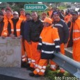Una cinquantina di operai della COINRES il consorzio che gestisce la raccolta rifiuti in ben 21 comuni della provincia di Palermo , ha manifestato scendendo in corteo in autostrada all’altezza dello svincolo autostradale di...