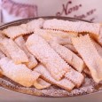 Chiacchiere, frappe, bugie, tanti nomi per questi dolci di carnevale buonissimi e semplicissimi da preparare. Sono dolci tradizionali intramontabili che non possono mancare sulla nostra tavola e alle feste di carnevale dei bambini,...