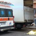 Arresto cardiaco per un uomo di 58 anni durante un trasloco in corso umberto.