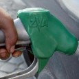 E’ durata un pomeriggio (e probabilmente continuerà per almeno un’altra giornata) la “psicosi da carburante”, un avvenimento che coinvolge migliaia di persone concentreate in qualche decina di pompe benzina. Un avvenimento preciso e puntuale,...